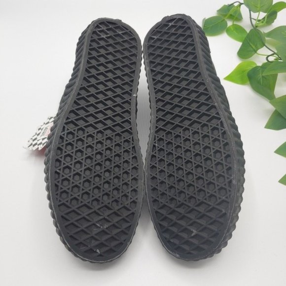 VANS MARVEL CLASSIC SLIP‎ ON 7.5M NEW IN BOX - Picture 9 of 11